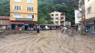 Giresunun Duroğlu beldesinde selin ardından temizlik çalışmaları başladı