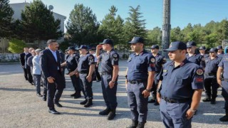 Görevi başındaki jandarma personelinin bayramını kutladı