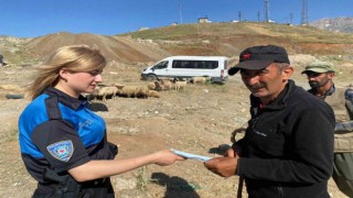 Hakkari polisi sahte para konusunda bilgilendirme yaptı