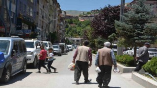 Hakkarinin en işlek caddesi bayram için trafiğe kapatıldı