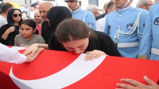 Hayatını kaybeden belediye başkanının töreninde gözyaşları sel oldu