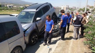 Hayrete düşüren kaza, cip otomobilin üzerine kaldı