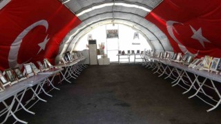 HDP önündeki ailelerin umutlu bekleyişi bin 384. gününde