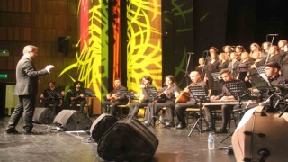 Hekimlerden depremzedelere Türk müziği konseri