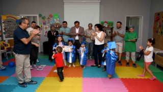 Hem mezuniyetlerini, hem Babalar Gününü kutladılar