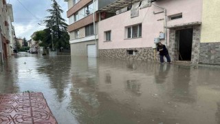Her yağmurda bodrumu su dolan kadın ESKİye isyan etti