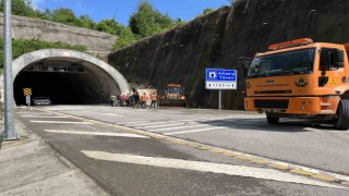 Heyelan oluşan Amasra Tünelinde temizlik çalışmaları başlatıldı