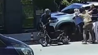Hırsızdan “yok artık” dedirten davranış: Trafikte kavga eden adamın motosikletini çaldı