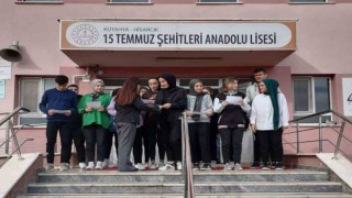 Hisarcıkta eTwinning projesine katılan lise öğrencilerine katılım belgesi verildi