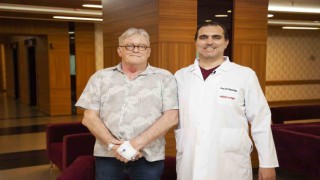 Hollandalı psikoloğa hem stent hem kalp pili takıldı