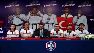 İBBSK Genel Sekreteri Erdem Arslanoğlu, Dünya Tekvando Şampiyonasında madalya alan sporcularla buluştu