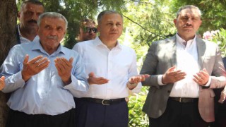 İçişleri Bakanı Ali Yerlikaya İslahiyede depremzedelerle buluştu
