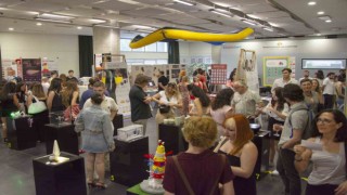 İEÜlü gençlerin sergi ve defilesi büyük beğeni topladı