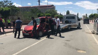 Iğdırda öğretmenlerin olduğu araç kaza yaptı: 3 yaralı