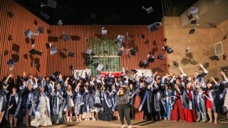 İhlas Kolejinde coşkulu mezuniyet töreni