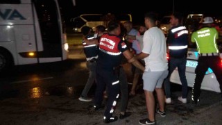 iki aracı hurdaya çeviren diş hekimine meydan dayağı