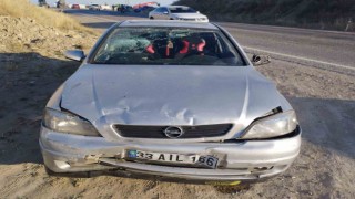 İki otomobil çarpıştı: 2 yaralı