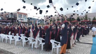 İlahiyat öğrencilerinin mezuniyet heyecanı