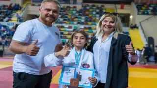 İlk kez katıldığı judo şampiyonada Türkiye üçüncüsü oldu
