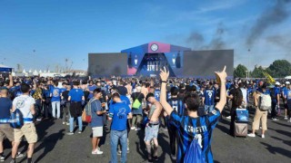 Inter taraftarından Hakan Çalhanoğluna sevgi gösterisi