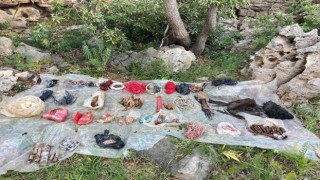Irakın kuzeyinde PKKlı teröristlere ait çok sayıda silah ve mühimmat ele geçirildi