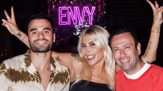 İrem Derici ve Sevgilisi Bodrum'da Dans Dolu Bir Gece Geçirdi