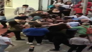 İstanbulda iki kadın esnafın yer kavgası kamerada