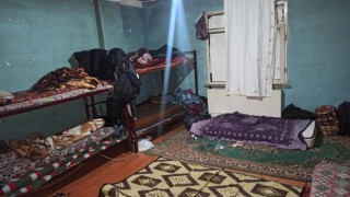 İstanbulda şok evlerine yönelik operasyonda 40 düzensiz göçmen yakalandı