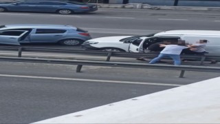 İstanbulda yumruklu trafik kavgaları kamerada
