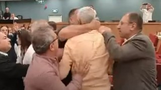 İzmir Büyükşehir Belediye Meclisinde ‘bavul gerginliği