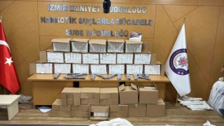 İzmir polisi uyuşturucu tacirlerine geçit vermedi: 2 tutuklama