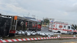 İzmirde faciadan dönüldü: Tüp kamyonu ile tır çarpıştı