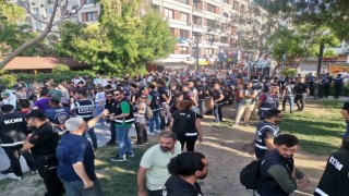 İzmirde LGBT yürüyüşüne polis müdahalesi: 50nin üzerinde gözaltı