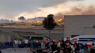 İzmirde rekreasyon alanının yakınında ot yangını