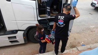İzmirden Antalyaya gelen tır şoförünü ölüm direksiyonda yakaladı
