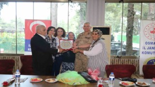 Jandarma, huzurevi sakinlerini ağırladı