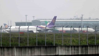 Japonyada iki yolcu uçağı birbirine temas etti, pist kapatıldı