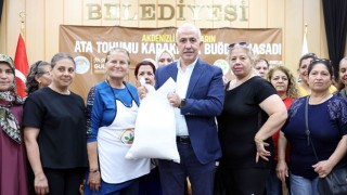 Kadın Kooperatiflerine Karakılçık Buğdayı Unu Hediye Edildi