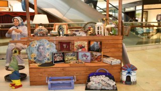 Kadınlar hem üretiyor hem sergiliyorlar