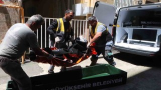 Kafasına tabancayla ateş ederek intihar etti