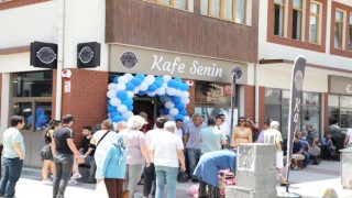 Kafe Senin, hizmete girdi