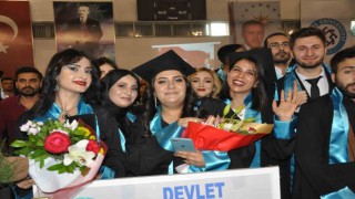 Kafkas Üniversitesinde mezuniyet coşkusu