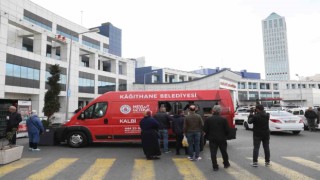 Kağıthanede semt pazarlarına sıcak ikramlar bulunuyor