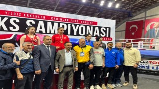 Kağıtsporlu boksörler 3 bronz ile döndü