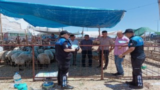 Karamanda kurban pazarında broşürlü sahte para uyarısı