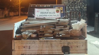 Karayollarına ait bariyeleri çalan hırsızlara Jandarmadan suçüstü