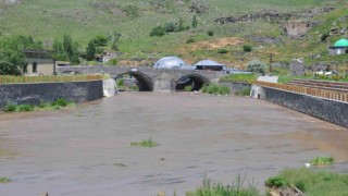 Kars Çayının rengi değişti