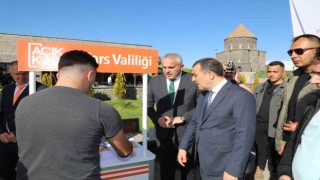 Karsta Açık Kapı standı açıldı