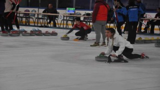 Karsta Curling Türkiye Şampiyonası heyecanı sürüyor