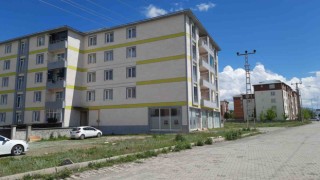 Karsta mahallede kadın kıyafetiyle gezen erkek iddiası